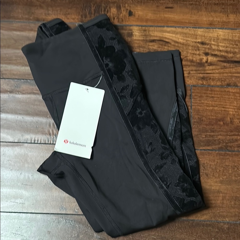 Lululemon Black Leggings with Floral Detail Wunder Under HR Crop flocked size 4